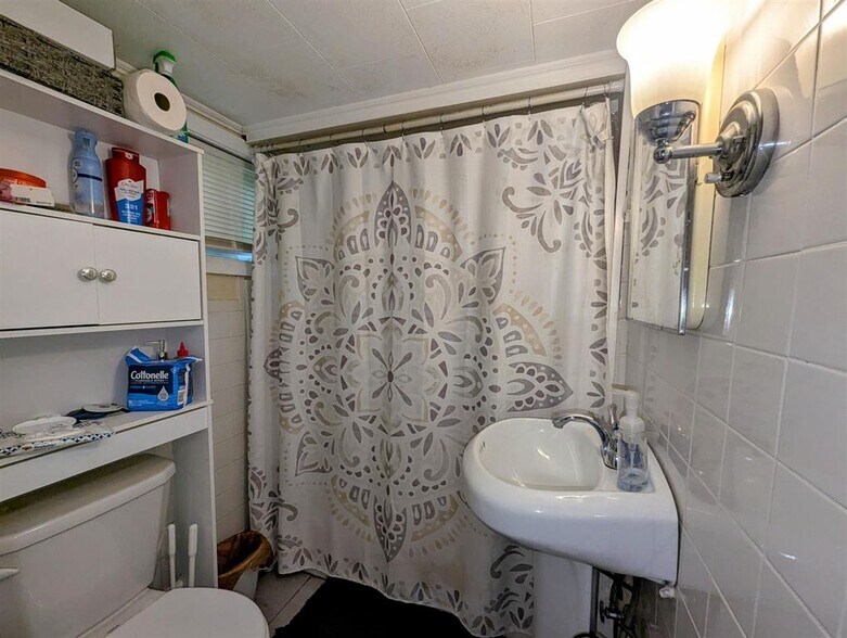 More Photos Of 44 Walnut St, Claremont Apartments For Sale