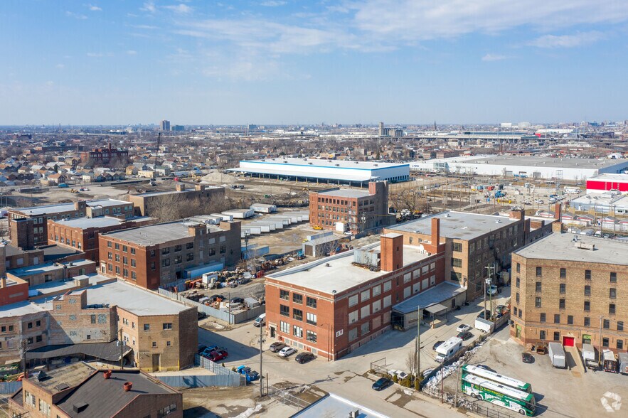 More Photos Of 1400 W 37th St, Chicago Showroom For Sale
