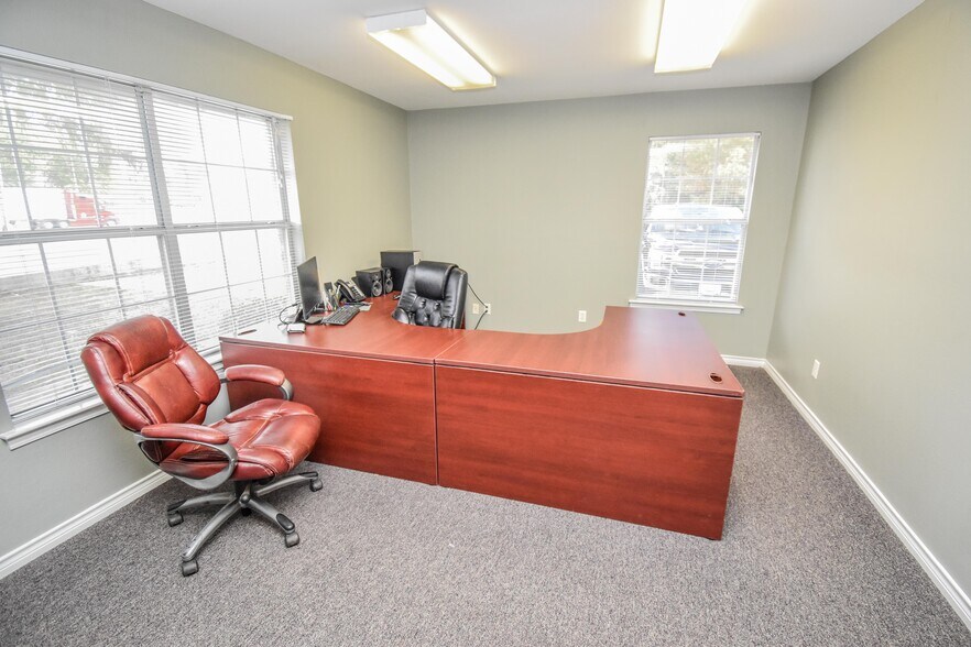 More Photos Of 511 N Northeast Loop 323, Tyler Office Residential For Lease