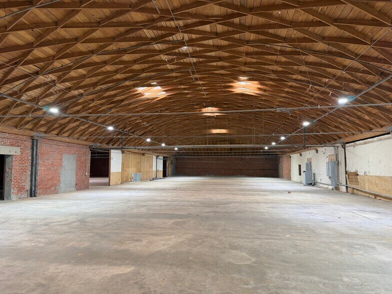More Photos Of 8001 Beach St, Los Angeles Warehouse For Lease