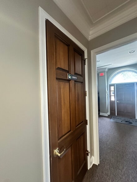 More Photos Of 4624 Chambliss Ave, Knoxville Office Residential For Sale