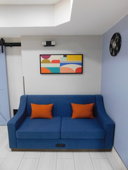 More Photos Of 1823 W Reynolds St, Pontiac Hotel For Sale