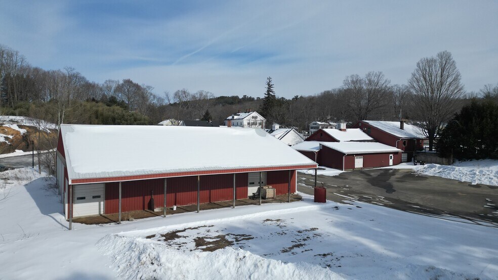 More Photos Of 524 Main St S, Woodbury Garden Center For Lease