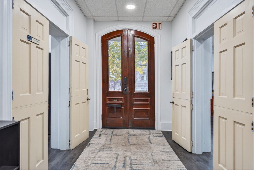 More Photos Of 112 State St, Augusta Office For Sale