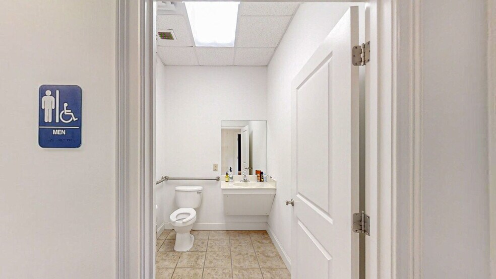 More Photos Of 7413 Whitesville Rd, Columbus Medical For Sale
