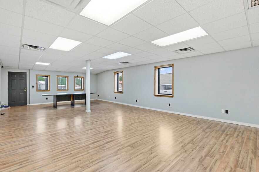 More Photos Of 805 Main St, Cassville General Retail For Sale