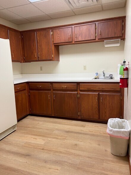 More Photos Of 910 S Bryant Ave, Edmond Medical For Sale