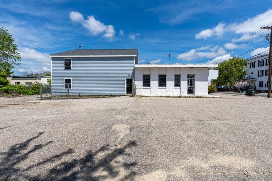 More Photos Of 76 Maple St, Manchester Office For Sale