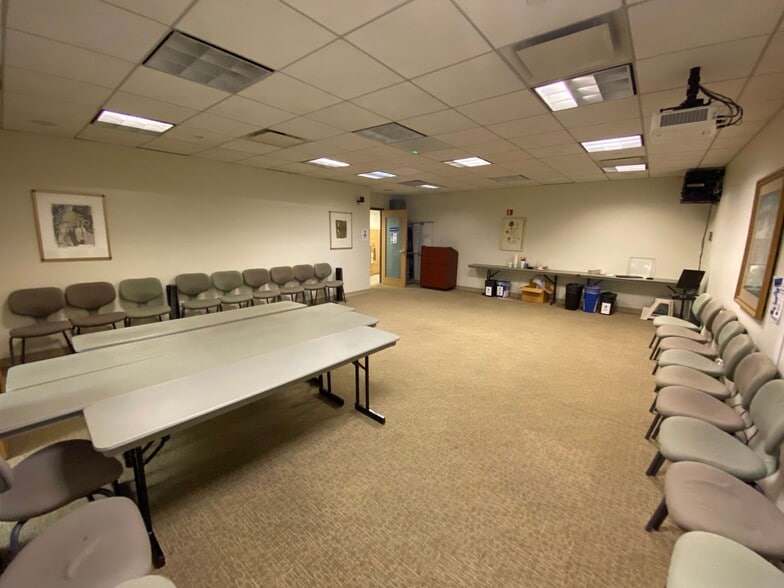 More Photos Of 633 Third Ave, New York Office For Sale
