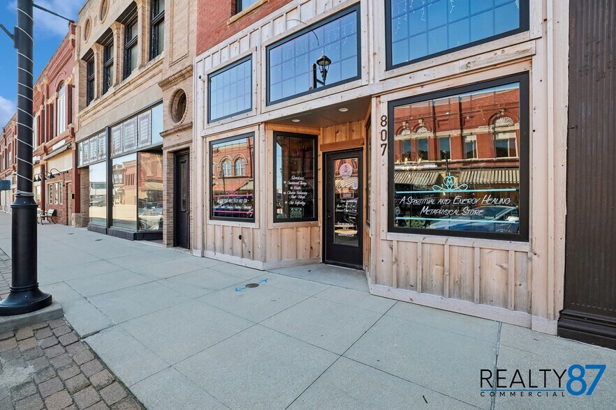 More Photos Of 807 12th st, Belle Plaine General Retail For Sale