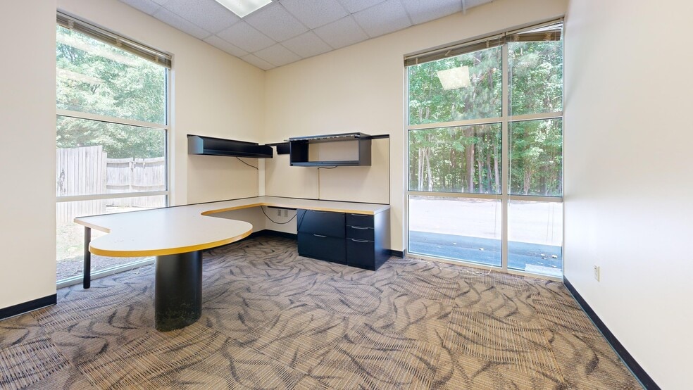 More Photos Of 3500 Gateway Centre Blvd, Morrisville Light Distribution For Lease