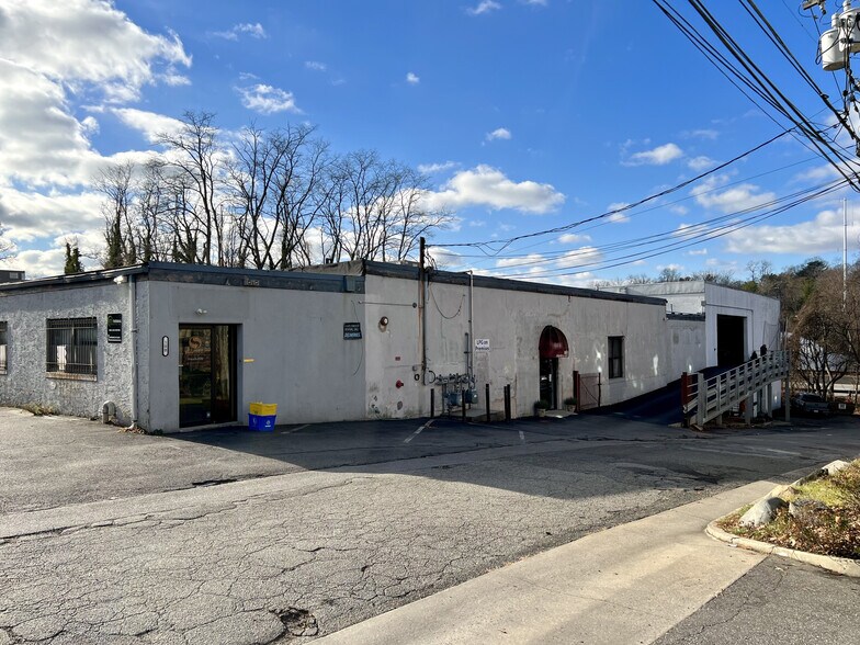 Primary Photo Of 100 Carney St, Glen Cove Manufacturing For Lease