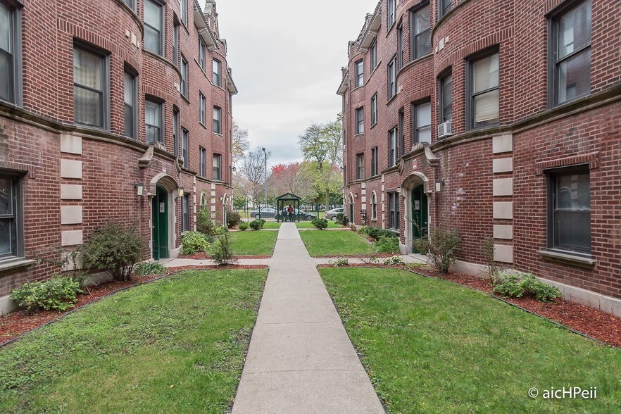 More Photos Of 4408-4414 S Drexel Blvd, Chicago Apartments For Sale