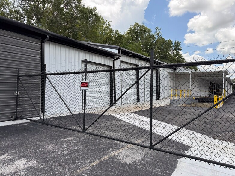More Photos Of 301 Charlie Griffin Rd, Plant City Flex For Lease