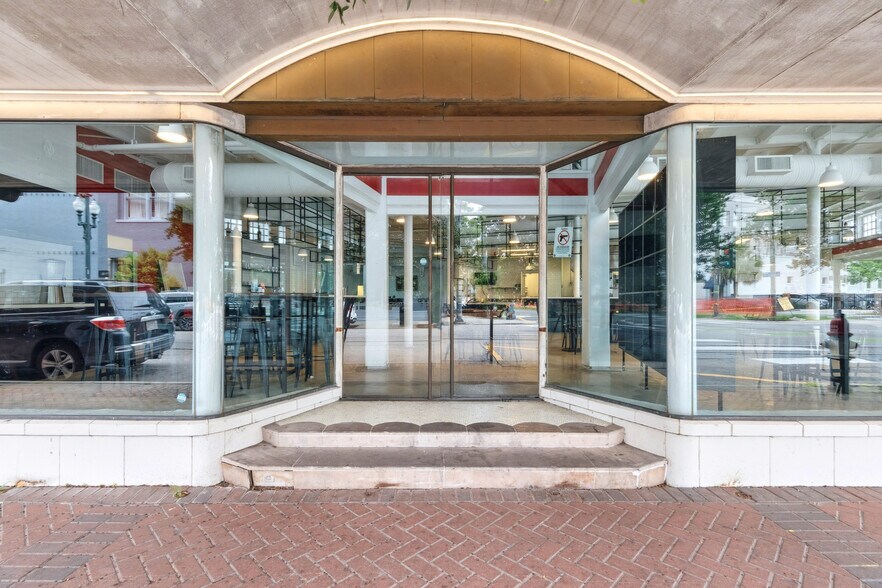 More Photos Of 723-725 Howard Ave, New Orleans Schools For Lease