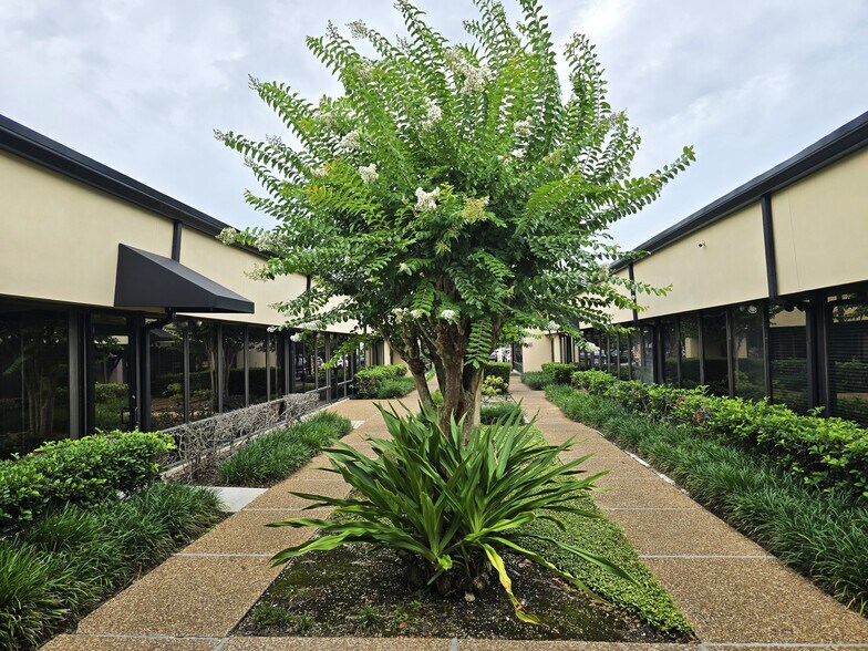 More Photos Of 2221 Lee Rd, Winter Park Office For Lease