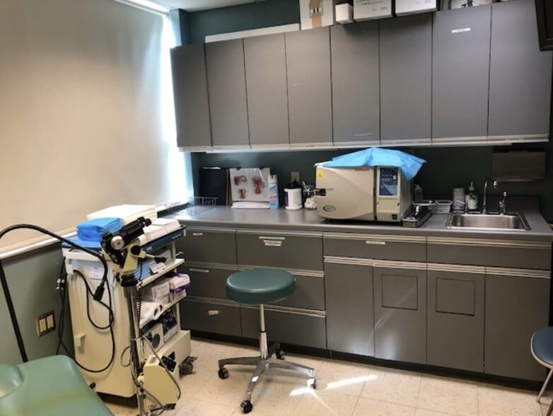 More Photos Of 233 Willis Ave, Mineola Office For Sale