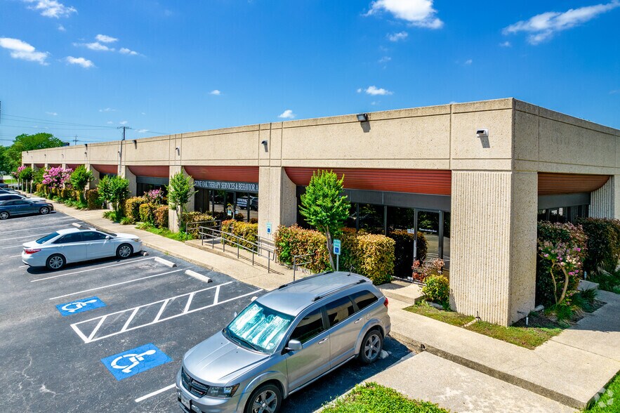 More Photos Of 1006-1030 Central Pky S, San Antonio Office For Lease