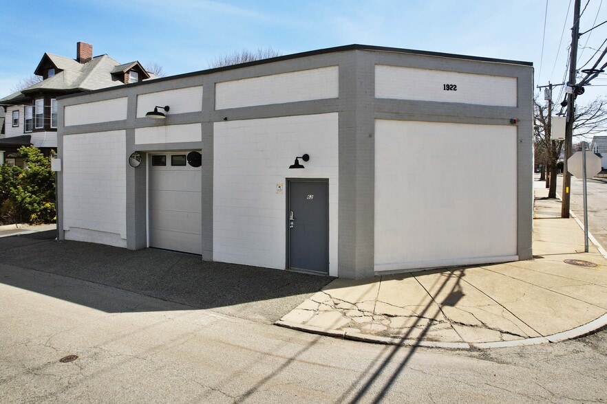 More Photos Of 62 Adams St, Waltham Flex For Sale