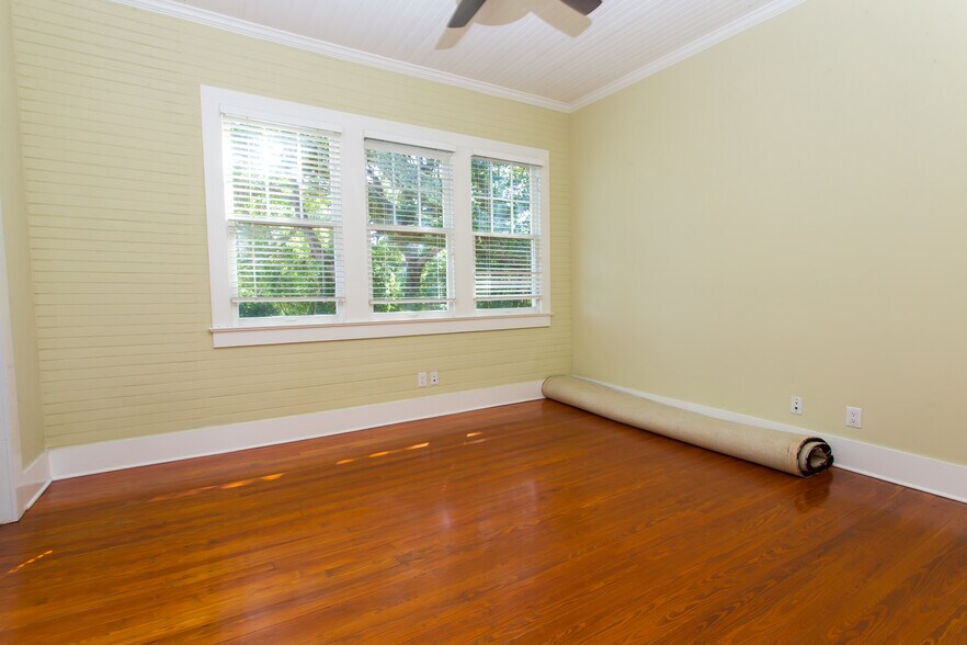 More Photos Of 921 N Palafox St, Pensacola Office For Sale