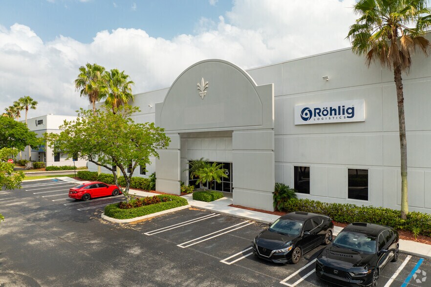More Photos Of 10400 NW 21st St, Miami Warehouse For Lease