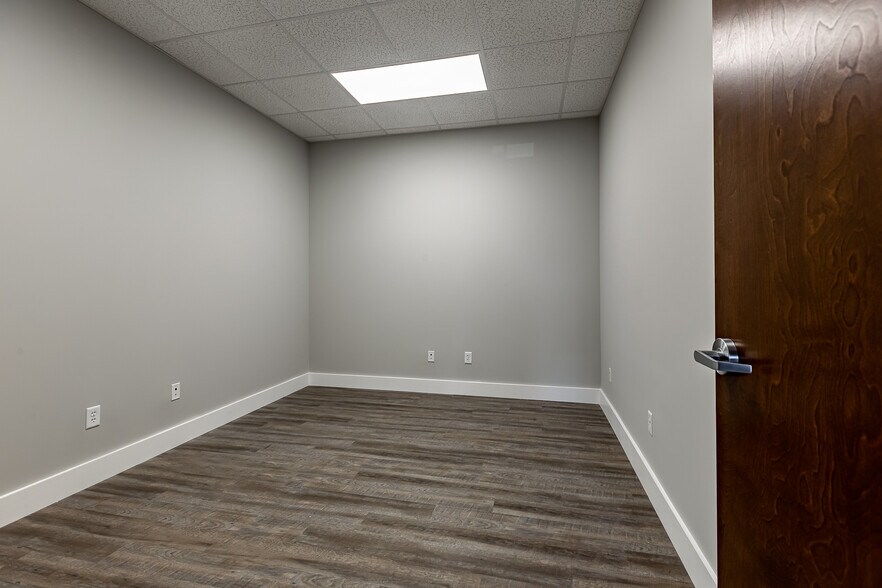 More Photos Of 1500 E Venice Ave, Venice Office For Sale