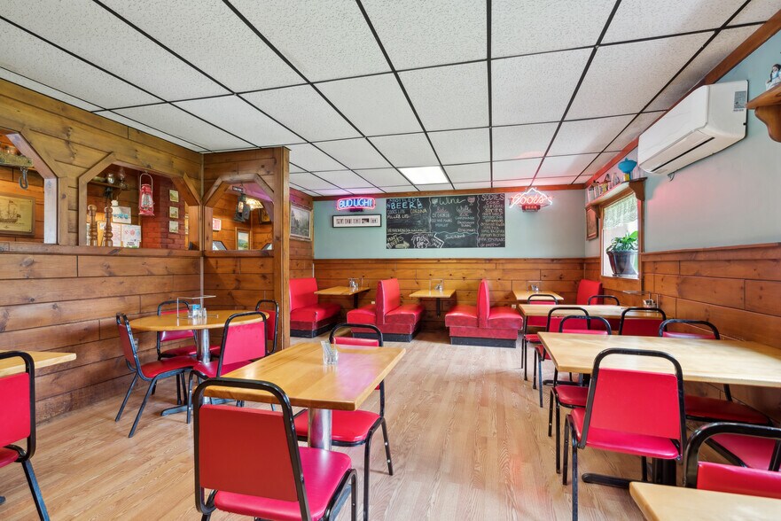 More Photos Of 456 US-5, Fairlee Restaurant For Sale