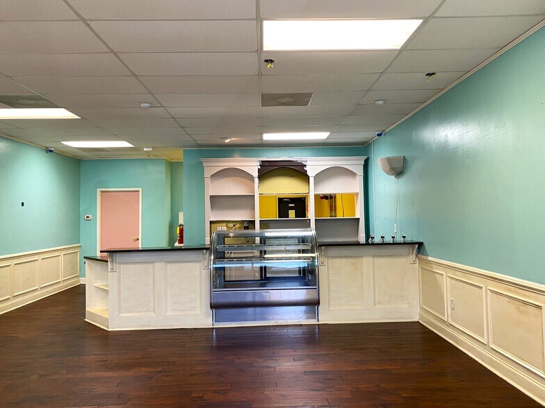 More Photos Of 5076 Sunset Blvd, Lexington Storefront Retail Office For Lease