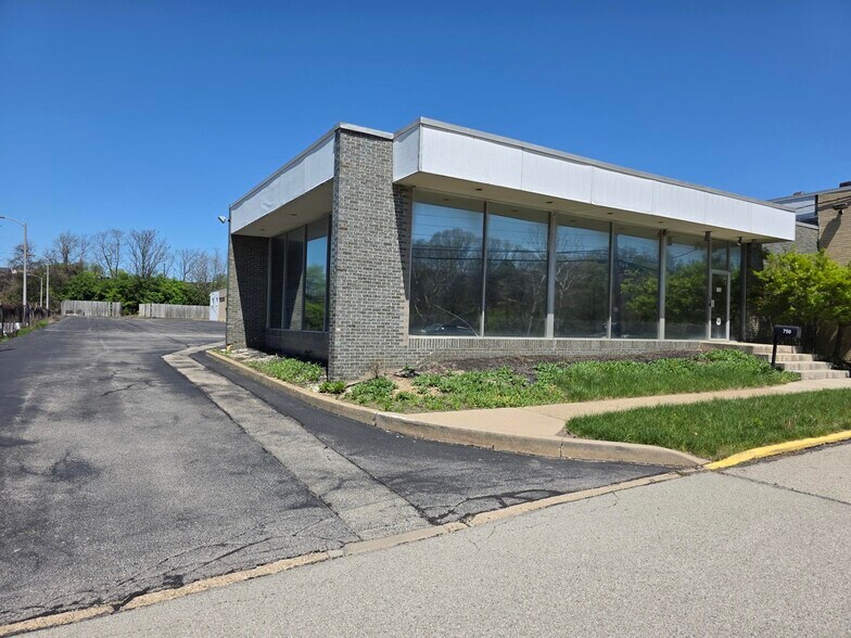 Primary Photo Of 750 Trumbull Dr, Pittsburgh Warehouse For Lease