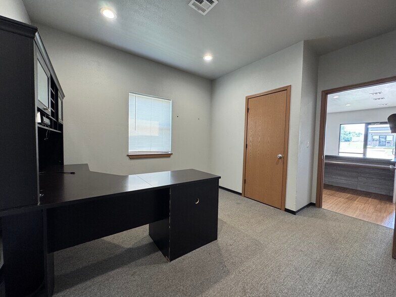 More Photos Of 165 Williams St, Tahlequah Industrial For Lease