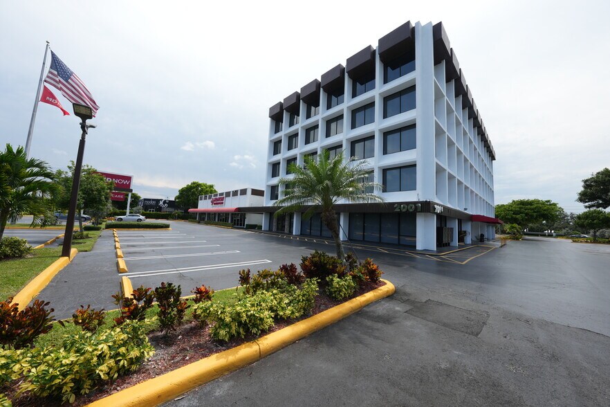 More Photos Of 2001 Palm Beach Lakes Blvd, West Palm Beach Medical For Lease