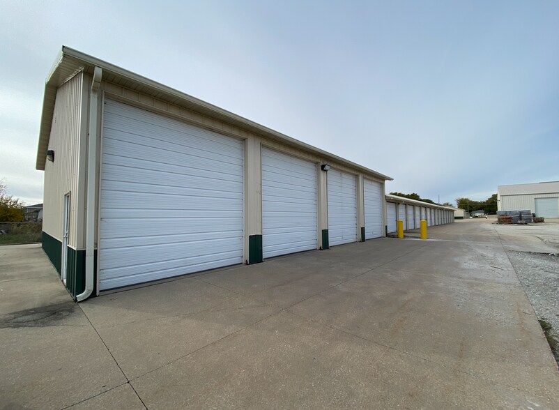 More Photos Of 780 S Chicago St, Geneseo Light Distribution For Lease