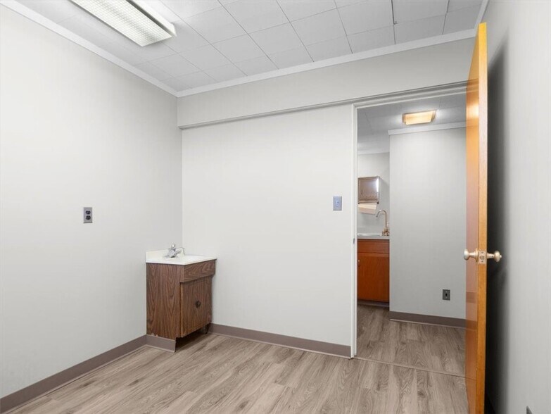 More Photos Of 5973 Walworth Rd, Ontario Medical For Sale