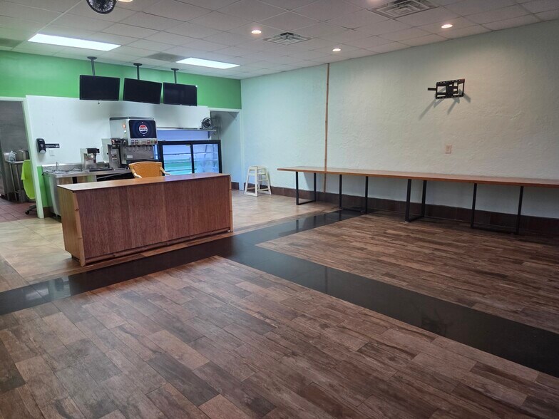 More Photos Of 38201 10th Ave, Zephyrhills Freestanding For Sale