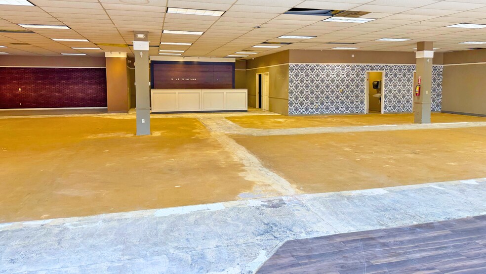 More Photos Of 1700-1750 N Tamiami Trl, North Fort Myers Freestanding For Lease