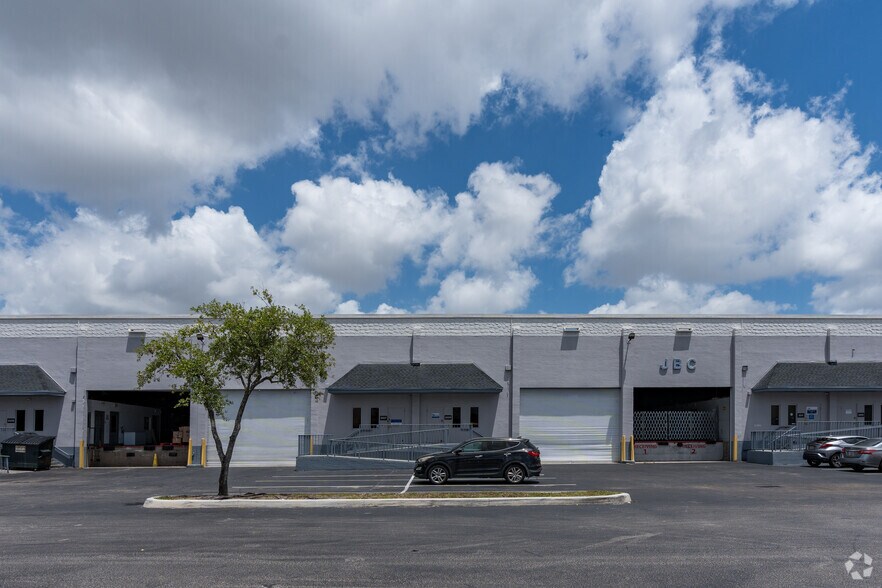 More Photos Of 2009 NW 79th Ave, Doral Warehouse For Lease