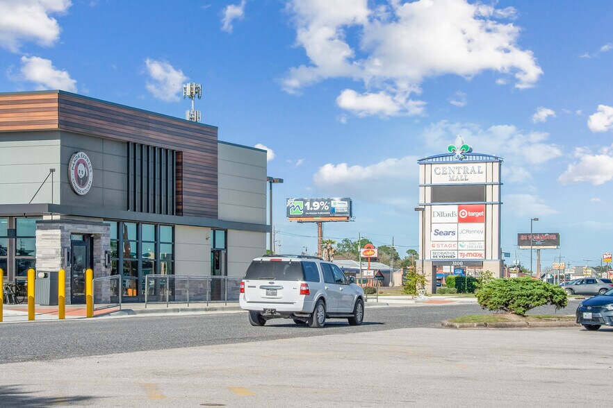 More Photos Of 3080 Highway 365, Port Arthur Restaurant For Sale