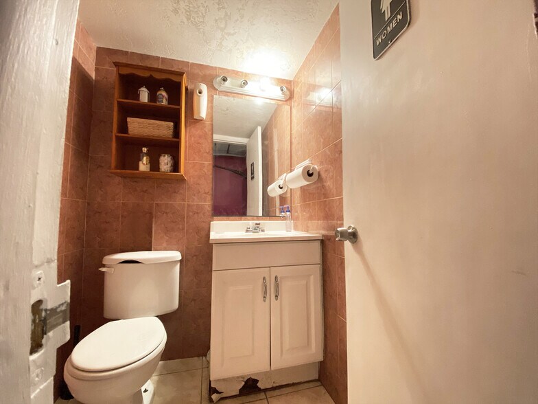 More Photos Of 5571 NW 84th Ave, Miami Warehouse For Sale