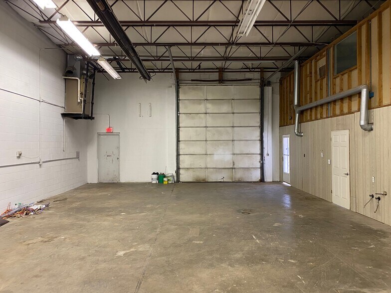 More Photos Of 1715 Cassopolis St, Elkhart Showroom For Sale