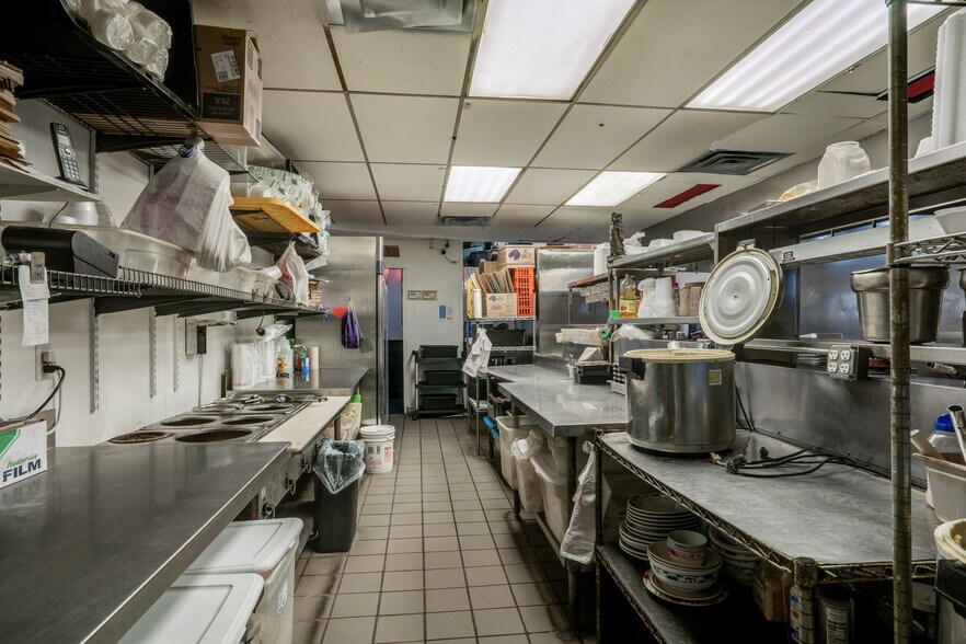 More Photos Of 4516 Maplewood Ave, Wichita Falls General Retail For Sale