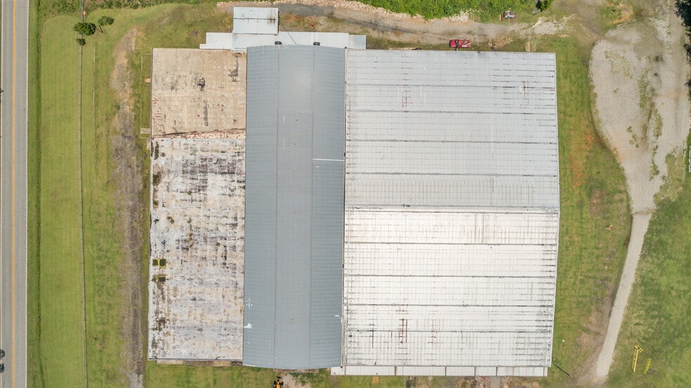 More Photos Of 121 Trotter Industrial Ln, Saluda Warehouse For Lease