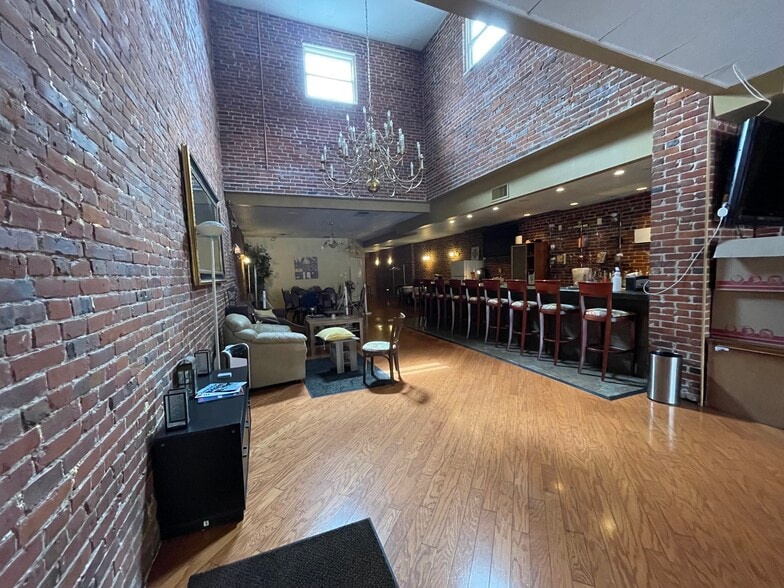 More Photos Of 1924 E Carson St, Pittsburgh Restaurant For Sale