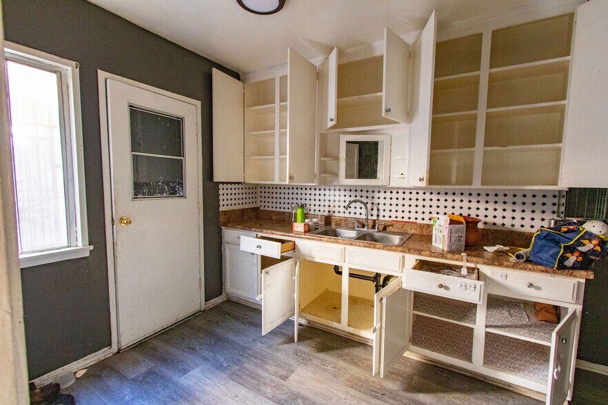 More Photos Of , Los Angeles Multifamily For Sale