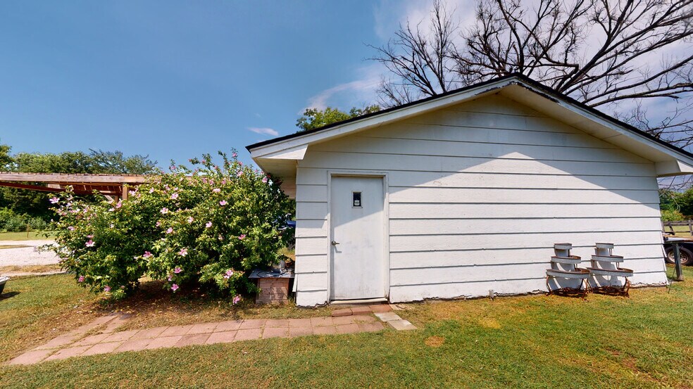 More Photos Of 16712 County Road 1580, Ada Sports And Entertainment For Sale