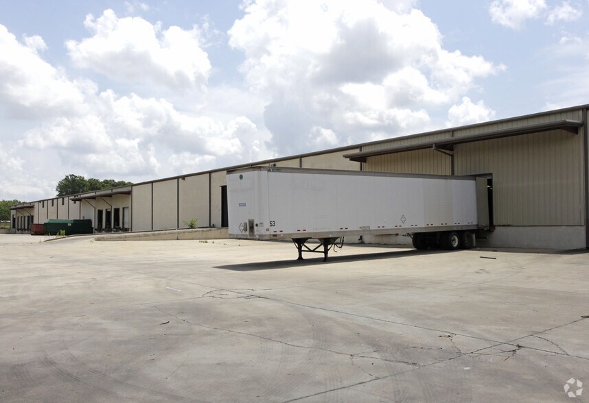 More Photos Of 605 Bohannon Rd, Fairburn Warehouse For Lease