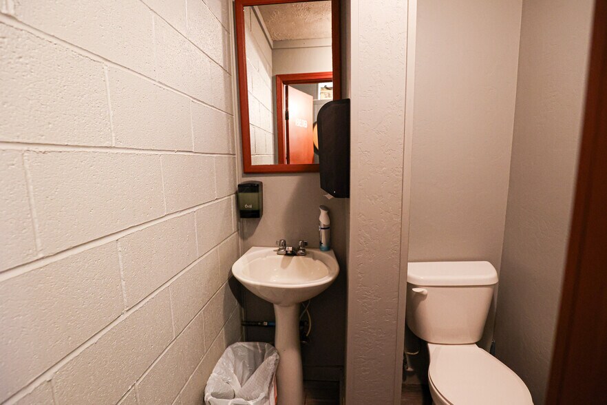 More Photos Of 15649 US-68, Benton Restaurant For Sale