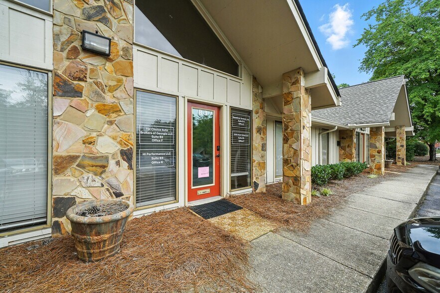 More Photos Of 11285 Elkins Rd, Roswell Office Residential For Sale