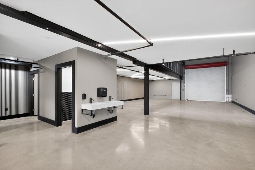 More Photos Of 4125 Market St, Ventura Light Manufacturing For Sale