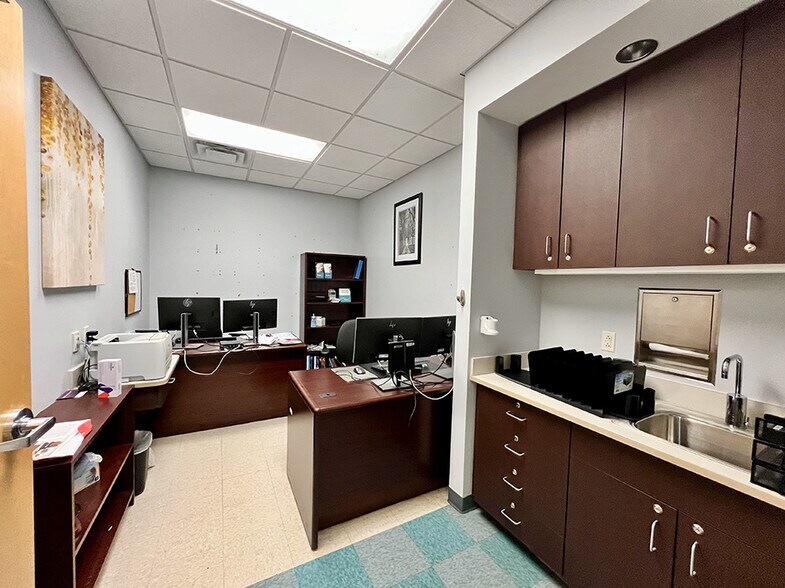More Photos Of 101 United Dr, Collinsville Freestanding For Lease