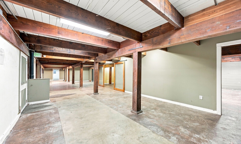 More Photos Of 942 Elliott Ave W, Seattle Office For Sale
